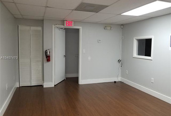 For sale in PARKVIEW COMMERCIAL CENTE