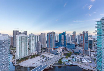 For sale in THE IVY CONDOMINIUM