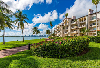 For sale in BAYSIDE VILLAGE CONDO